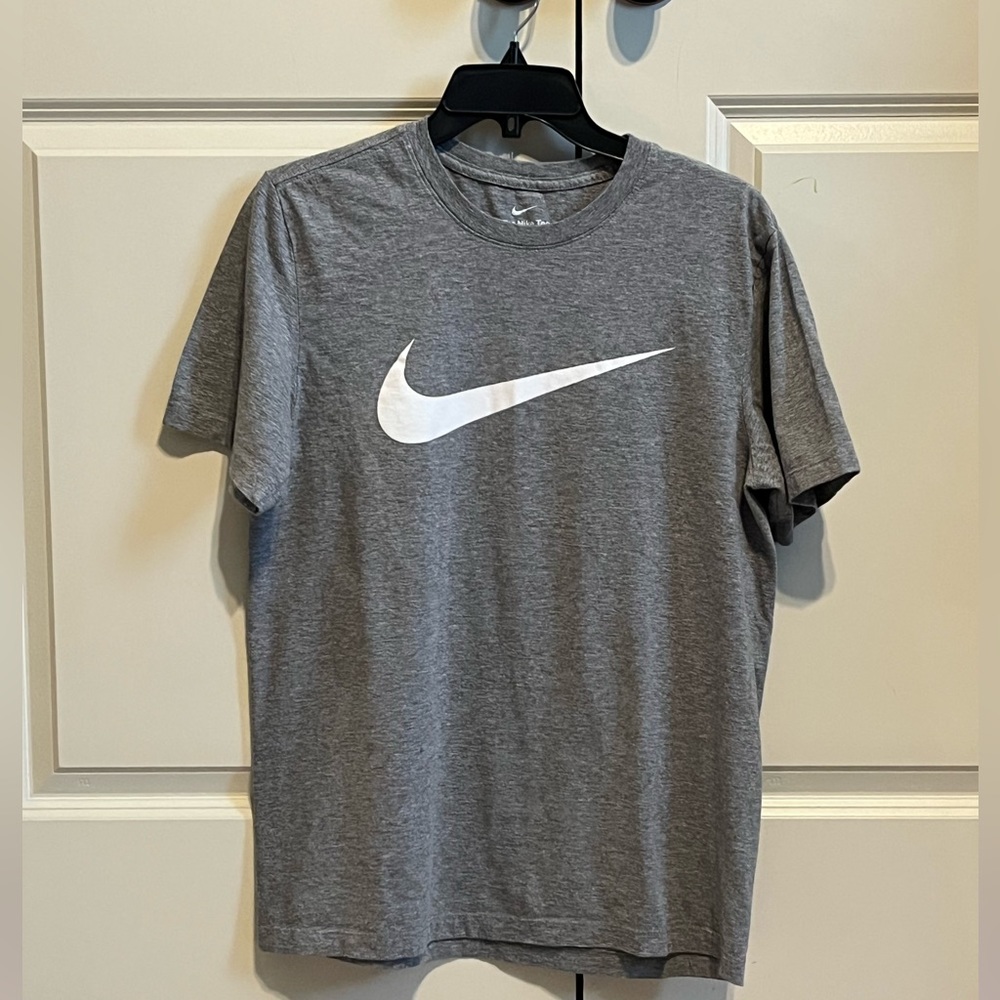Men’s Nike Medium Short Sleeve Tee w/graphic